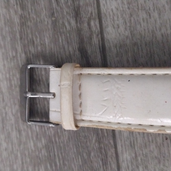 Women's beautiful butterfly watch, worn, need battery - Picture 2 of 11